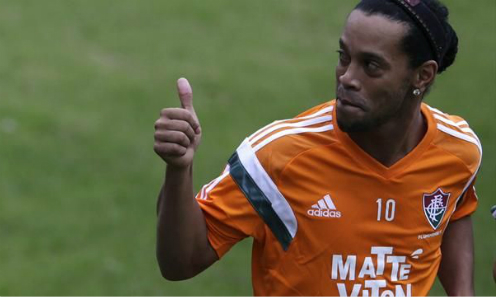 Ronaldinho muốn được thử sức tại Ngoại hạng Anh. Ảnh: Reuters.