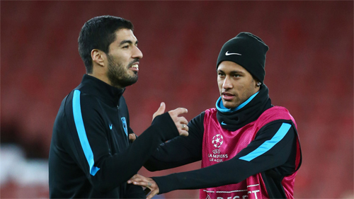 Suarez (trái) có vai trò rất quan trọng với Barca. Ảnh: Reuters